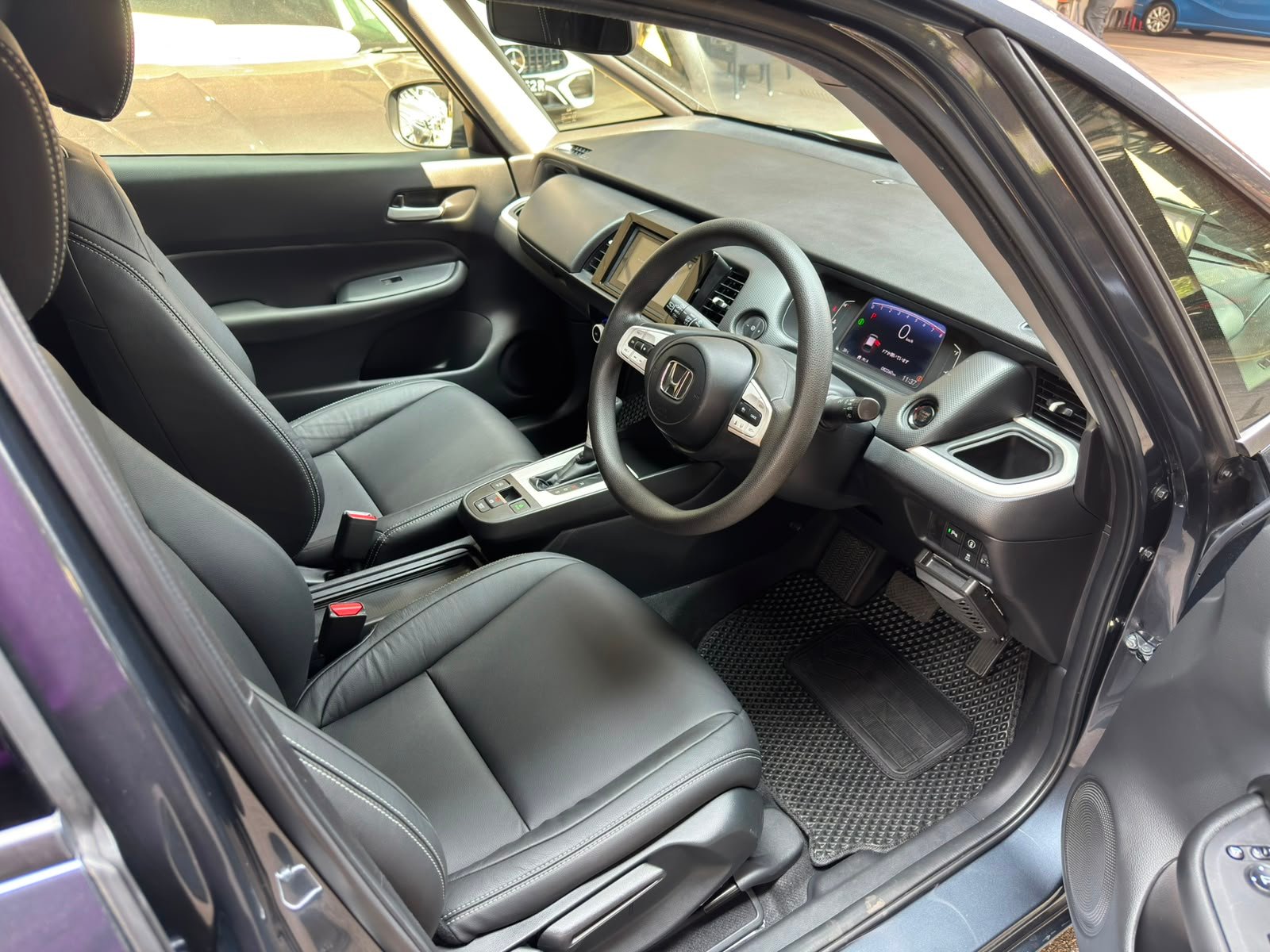 Honda Fit 1.3 Basic Sensing photo 7